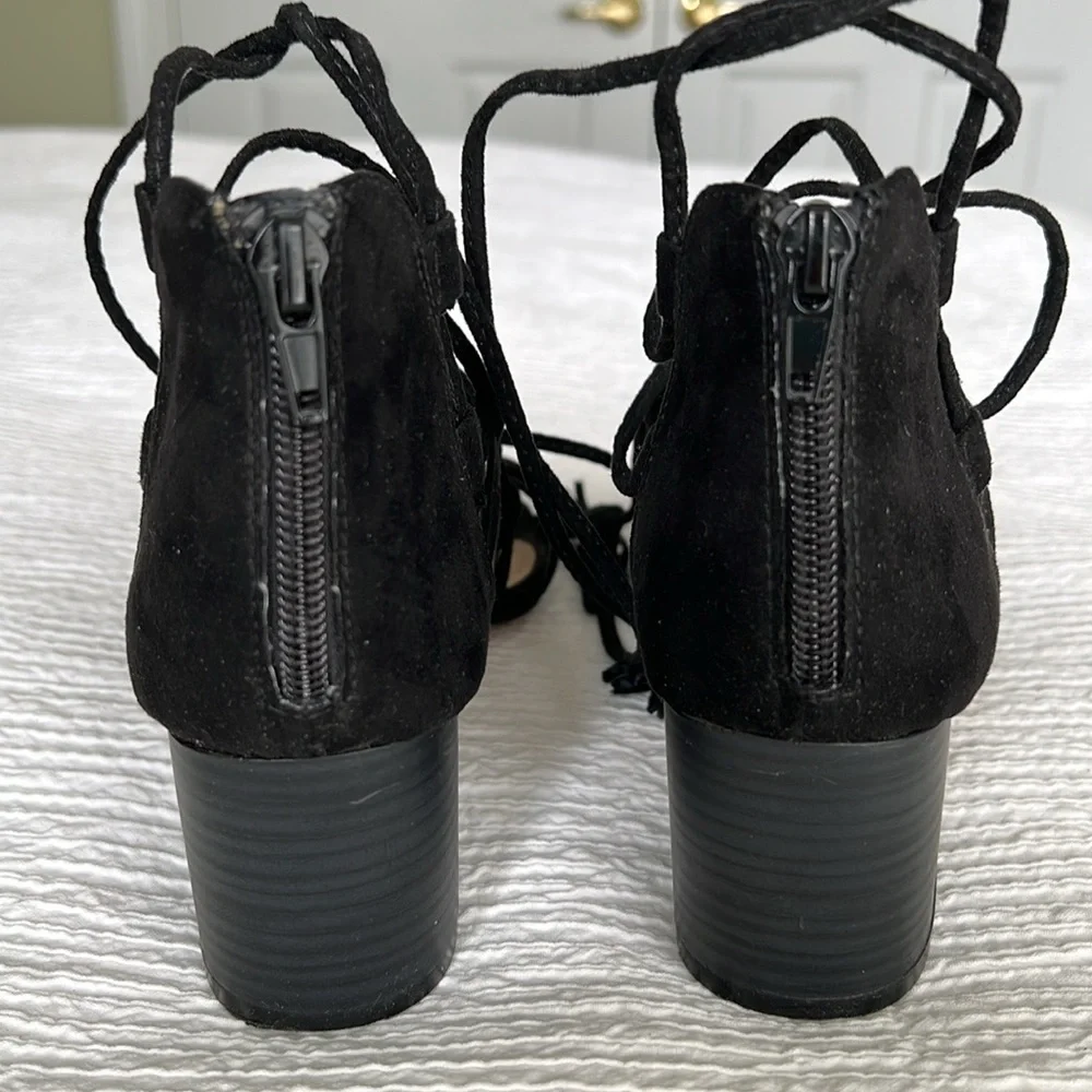 Madden Girl strappy black sandals with tassels and chunky heel 7